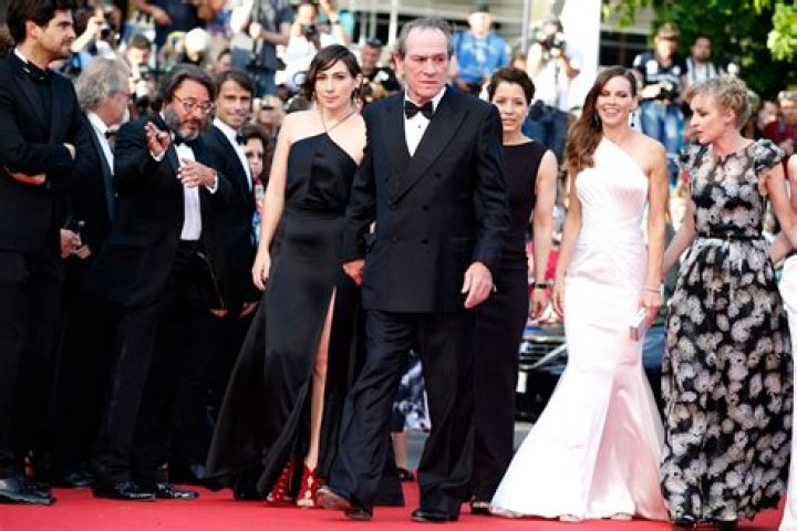 Cannes Tommy Lee Jones Defends Portraying Native Americans as Bad Guys