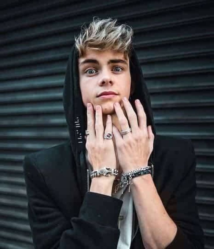 Corbyn Besson Biography, Height & Life Story Super Stars Bio