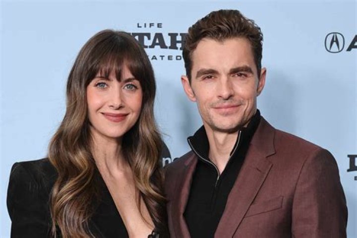 Exclusive! Alison Brie and Dave Franco Engaged?See the Ring Now! E! News