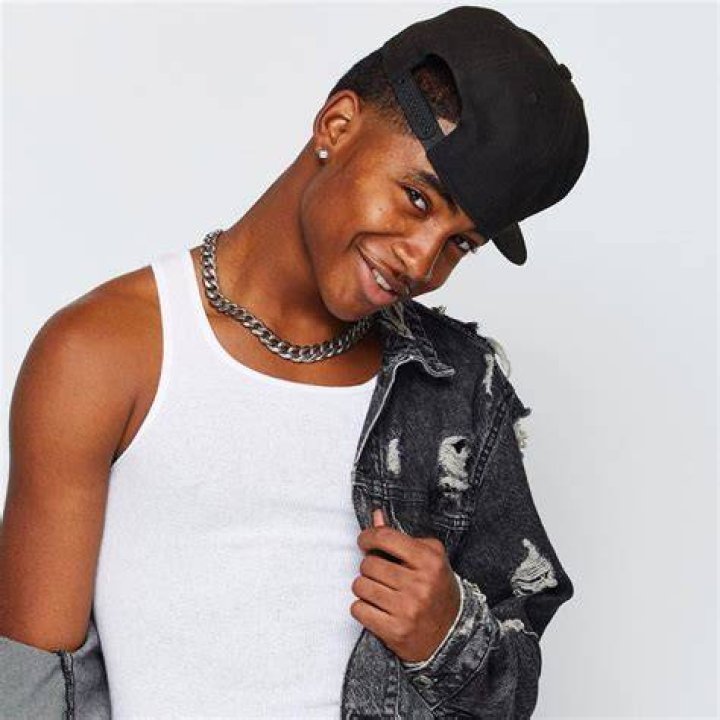 Famous Debo &mdash; Bio, Parents, Instagram career, Girlfriend, Net worth