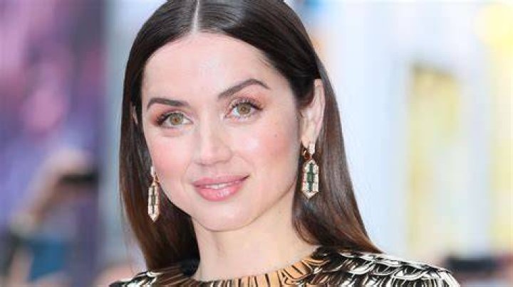 See Ana de Armas' Style & Hair Transformation Over the Years Photo