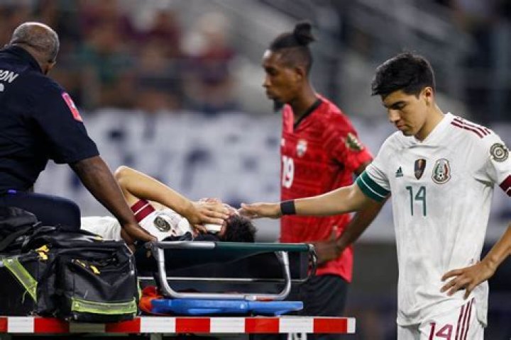 Unveiling The Truth Behind Hirving Lozano's Injury: Expert Insights