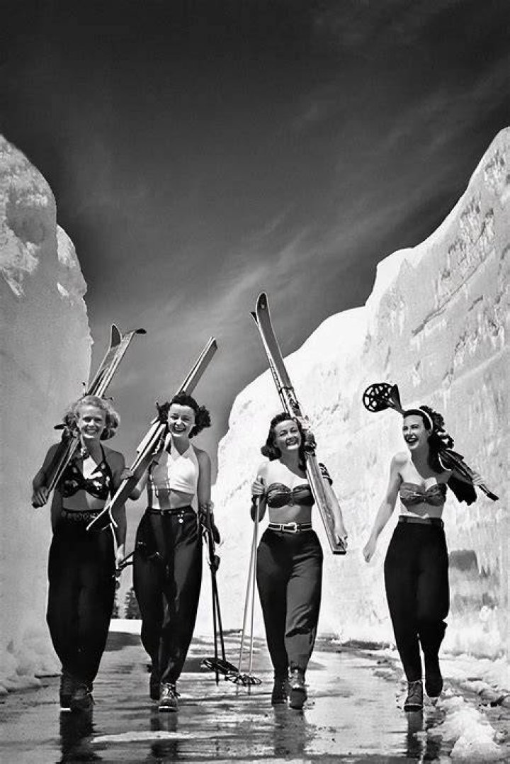 Vintage Ski Photos, Ski Vintage, Vintage Ski Posters, Vintage Sled